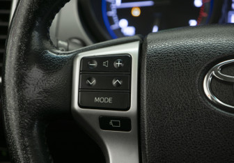 Подержанный автомобиль Toyota Land Cruiser Prado 2016 года (11 фото)