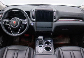 Подержанный автомобиль Hongqi HS3 2024 года (13 фото)