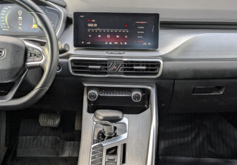 Подержанный автомобиль Geely Coolray 2023 года (29 фото)