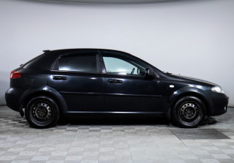 Подержанный автомобиль Chevrolet Lacetti Hatchback 2011 года (4 фото)