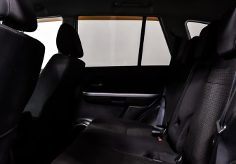 Подержанный автомобиль Suzuki Grand Vitara 2010 года (13 фото)