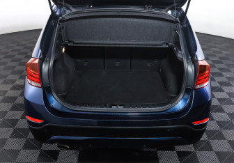 Подержанный автомобиль BMW X1 2012 года (10 фото)