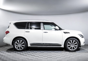 Подержанный автомобиль Infiniti QX56 2011 года (4 фото)