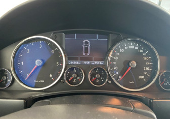 Подержанный автомобиль Volkswagen Touareg 2010 года (12 фото)