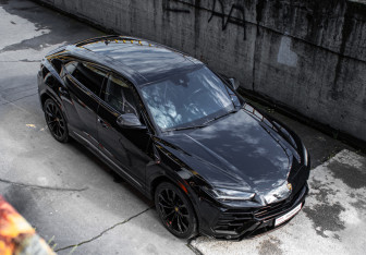 Подержанный автомобиль Lamborghini Urus 2020 года (21 фото)