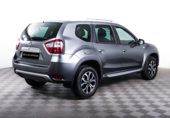 Подержанный автомобиль Nissan Terrano 2016 года (5 фото)