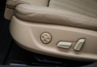 Подержанный автомобиль Audi A6 Sedan 2012 года (20 фото)