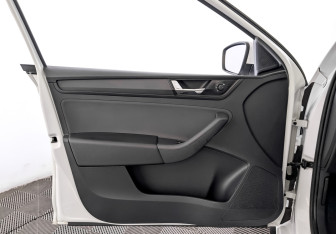 Подержанный автомобиль Skoda Rapid Liftback 2019 года (19 фото)