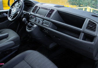 Подержанный автомобиль Volkswagen Caravelle 2018 года (9 фото)