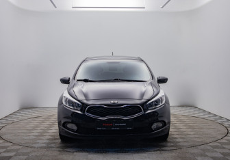 Подержанный автомобиль Kia Ceed Hatchback 2015 года (2 фото)