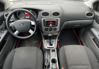 Подержанный автомобиль Ford Focus Hatchback 2010 года (10 фото)