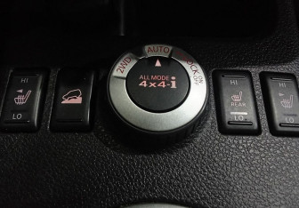 Подержанный автомобиль Nissan X-Trail 2012 года (16 фото)