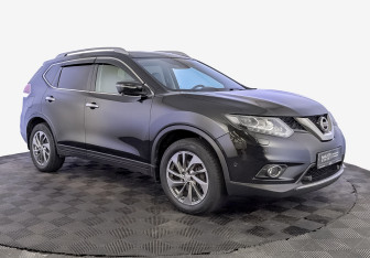 Подержанный автомобиль Nissan X-Trail 2017 года (3 фото)