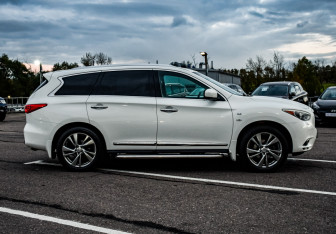 Подержанный автомобиль Infiniti QX60 2014 года (4 фото)