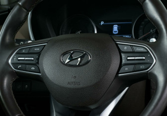 Подержанный автомобиль Hyundai Santa Fe 2022 года (11 фото)