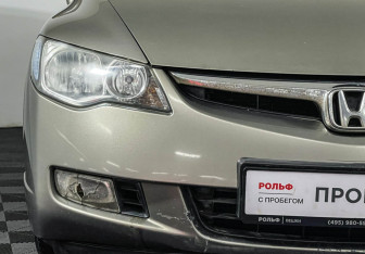 Подержанный автомобиль Honda Civic Sedan 2007 года (14 фото)