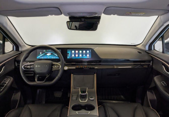 Подержанный автомобиль Omoda C5 2024 года (14 фото)