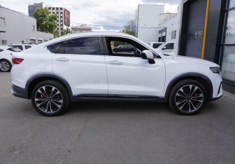 Подержанный автомобиль Geely Tugella 2022 года (4 фото)