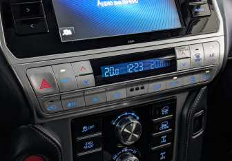 Подержанный автомобиль Toyota Land Cruiser Prado 2019 года (27 фото)