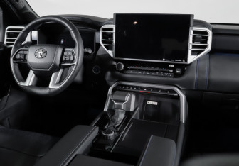 Подержанный автомобиль Toyota Sequoia 2023 года (12 фото)