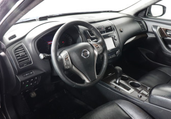 Подержанный автомобиль Nissan Teana 2015 года (5 фото)