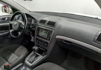 Подержанный автомобиль Skoda Octavia Liftback 2013 года (18 фото)