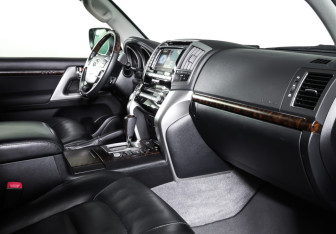 Подержанный автомобиль Toyota Land Cruiser Suv 2014 года (14 фото)