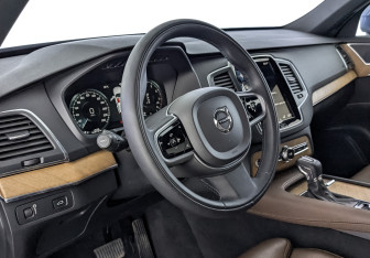 Подержанный автомобиль Volvo XC90 2021 года (15 фото)