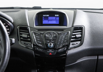 Подержанный автомобиль Ford Fiesta Hatchback 2016 года (8 фото)