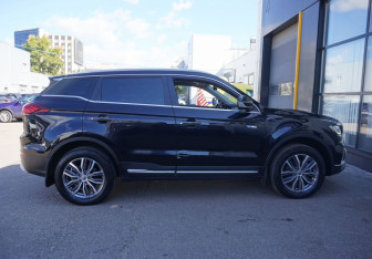 Подержанный автомобиль Geely Atlas Pro 2021 года (4 фото)
