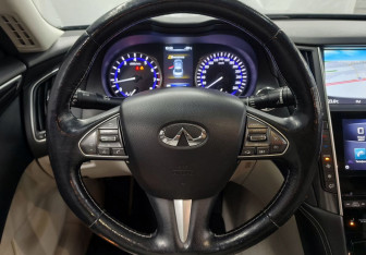 Подержанный автомобиль Infiniti Q50 2014 года (12 фото)