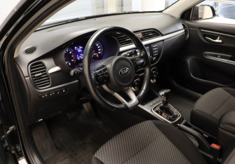 Подержанный автомобиль Kia Rio Hatchback 2018 года (7 фото)