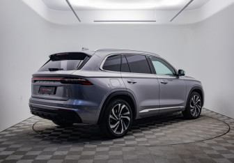 Подержанный автомобиль Geely Monjaro 2024 года (5 фото)
