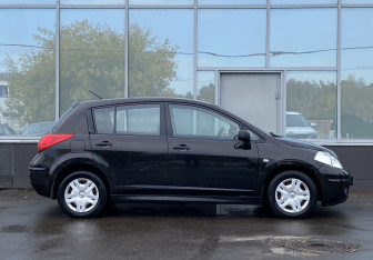 Подержанный автомобиль Nissan Tiida Hatchback 2010 года (4 фото)