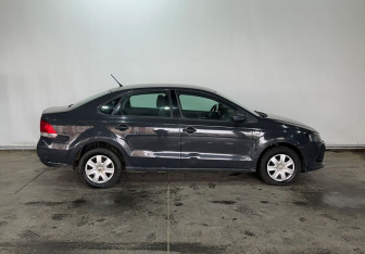 Подержанный автомобиль Volkswagen Polo Sedan 2014 года (8 фото)