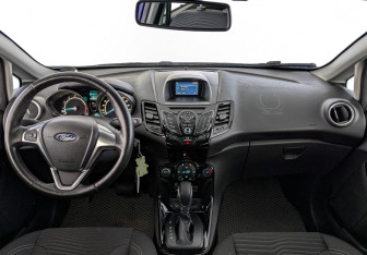 Подержанный автомобиль Ford Fiesta Hatchback 2017 года (14 фото)