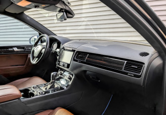 Подержанный автомобиль Volkswagen Touareg 2013 года (11 фото)