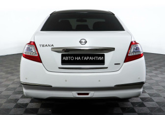 Подержанный автомобиль Nissan Teana 2013 года (5 фото)
