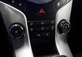 Подержанный автомобиль Chevrolet Cruze Hatchback 2014 года (18 фото)