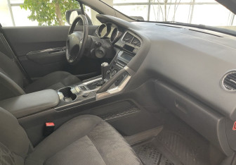 Подержанный автомобиль Peugeot 3008 2011 года (9 фото)