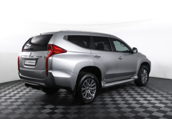 Подержанный автомобиль Mitsubishi Pajero Sport 2016 года (5 фото)