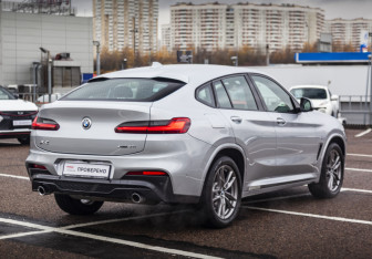 Подержанный автомобиль BMW X4 2020 года (6 фото)