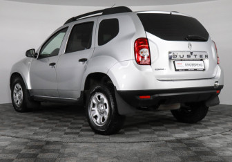 Подержанный автомобиль Renault Duster 2012 года (7 фото)