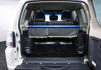 Подержанный автомобиль Mitsubishi Pajero 2015 года (9 фото)