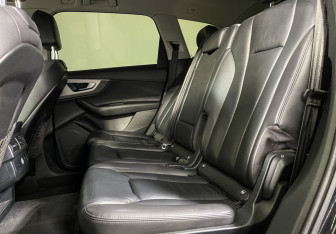 Подержанный автомобиль Audi Q7 2016 года (28 фото)