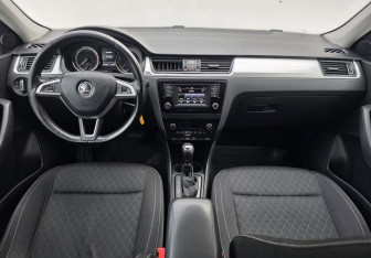 Подержанный автомобиль Skoda Rapid Liftback 2016 года (11 фото)