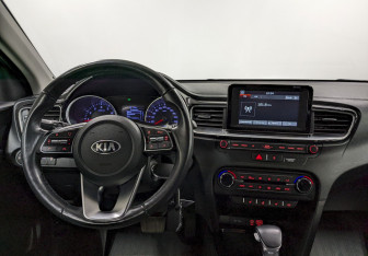 Подержанный автомобиль Kia Ceed Hatchback 2018 года (21 фото)