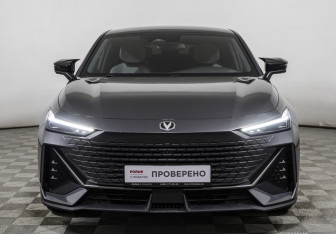 Подержанный автомобиль Changan UNI-V 2023 года (2 фото)
