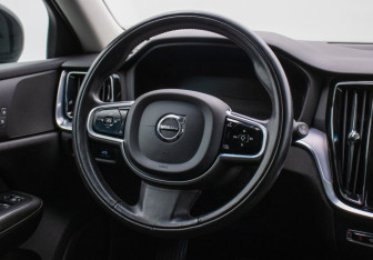 Подержанный автомобиль Volvo V60 Cross Country 2019 года (15 фото)