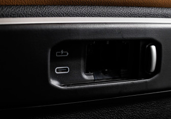 Подержанный автомобиль BMW X7 2024 года (17 фото)